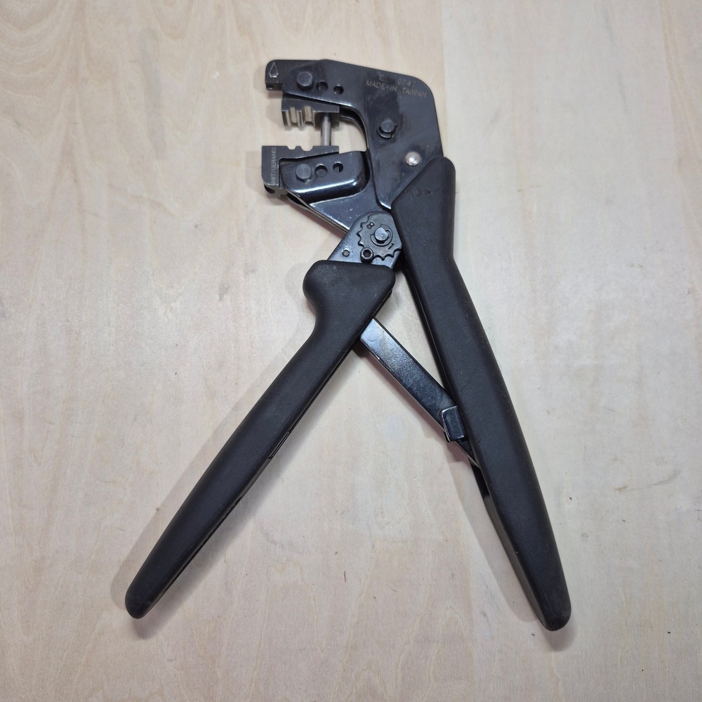 Tyco Electronics Pro-Crimper II 503567-1‎ SST Ceramic Crimp Tool Made in Taiwan